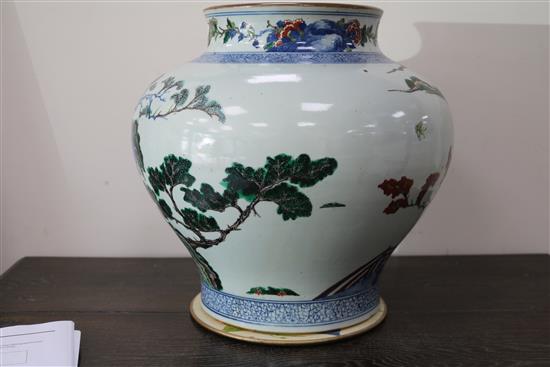 A large Chinese wucai jar, 19th century, height 34cm, cracked